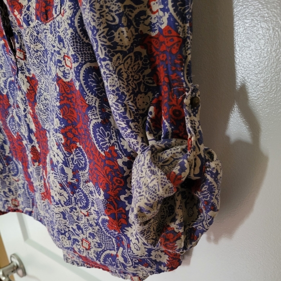 Forever 21 light weight blouse - Picture 4 of 5